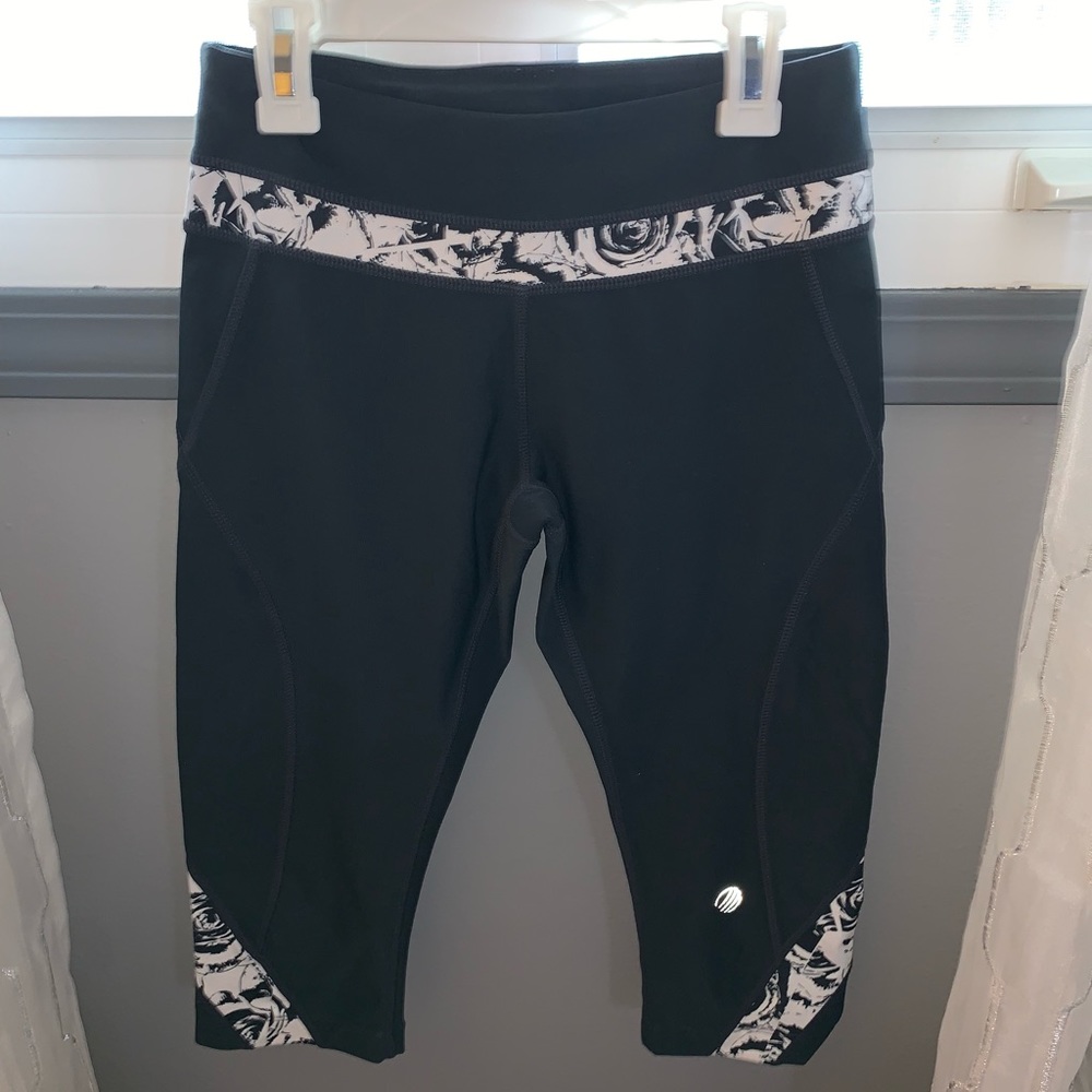 GREY LEGGINGS